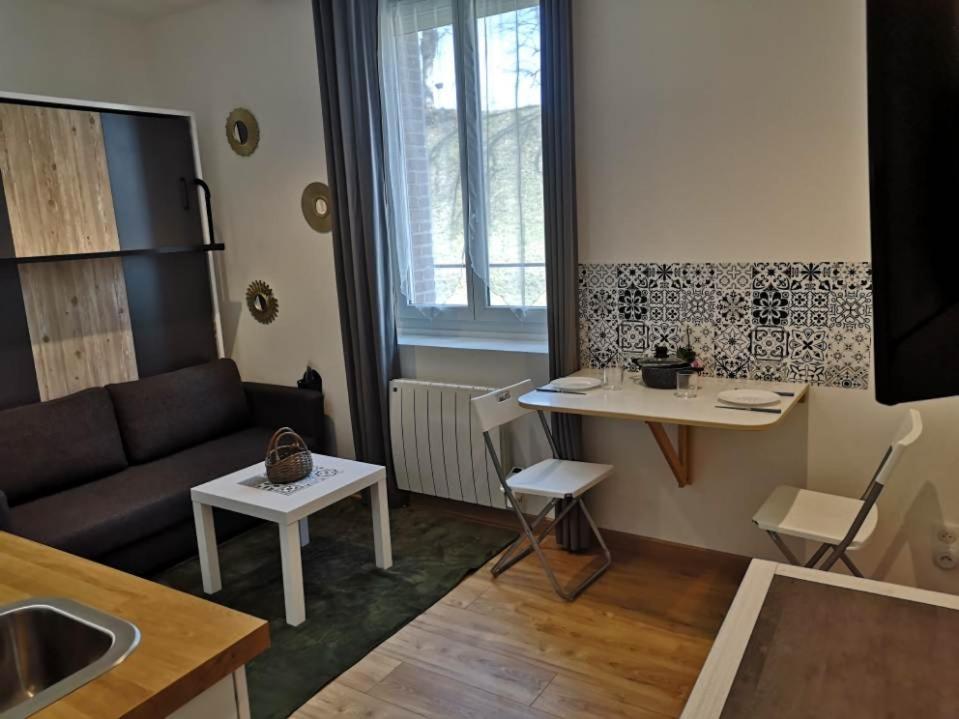 Superbe Studio Face Au Chateau Gisors Εξωτερικό φωτογραφία