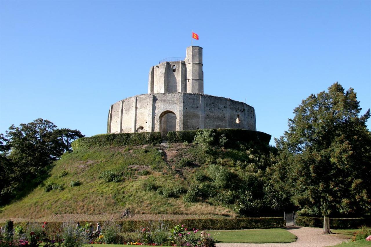 Superbe Studio Face Au Chateau Gisors Εξωτερικό φωτογραφία